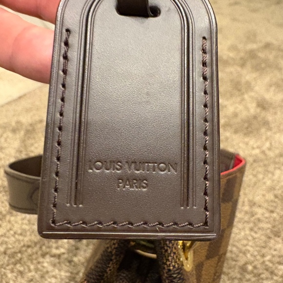 Authentic LV medium shoulder bag - Picture 6 of 8